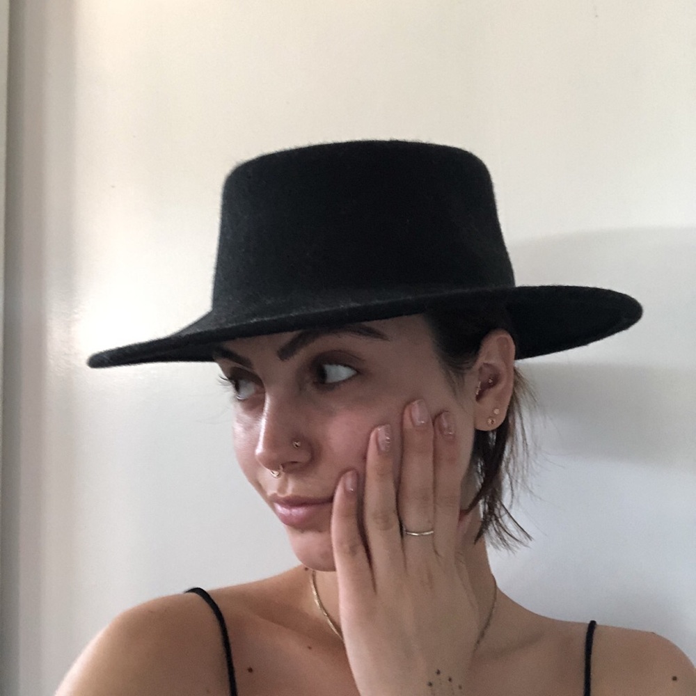 Black wide brim hat - Picture 2 of 2